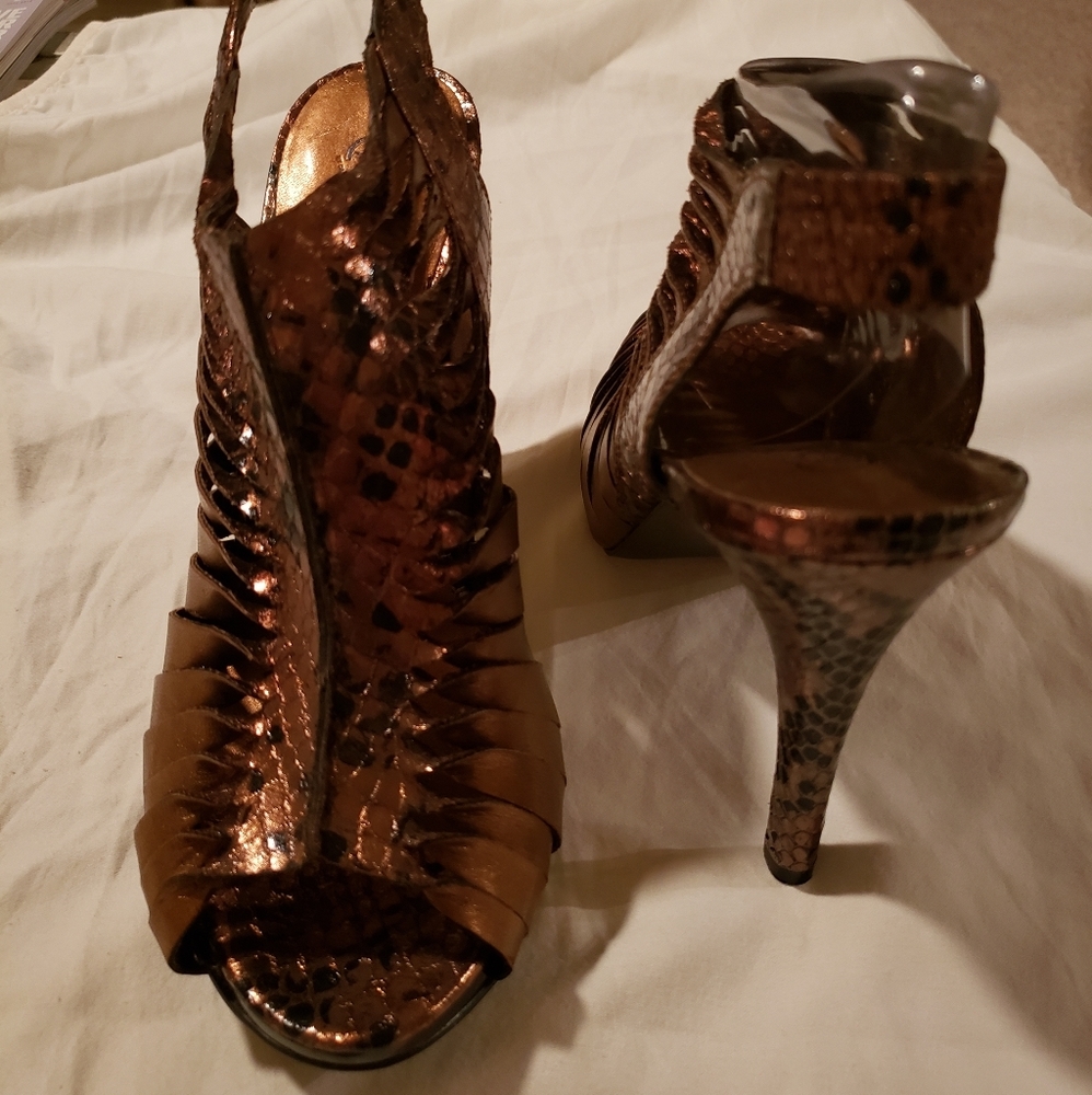 Gold gladiator pump